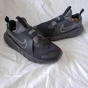 Nike Sneakers Big Kids Size 6Y Black Slip-On Flex Runner 2 GS Boys